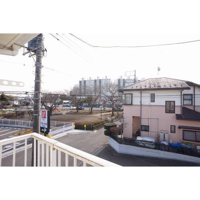 周辺は低層住宅地で近くに公園もございます!