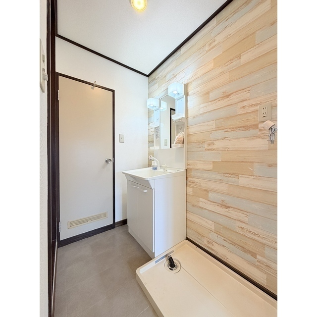 忙しい朝に便利な洗髪洗面化粧台