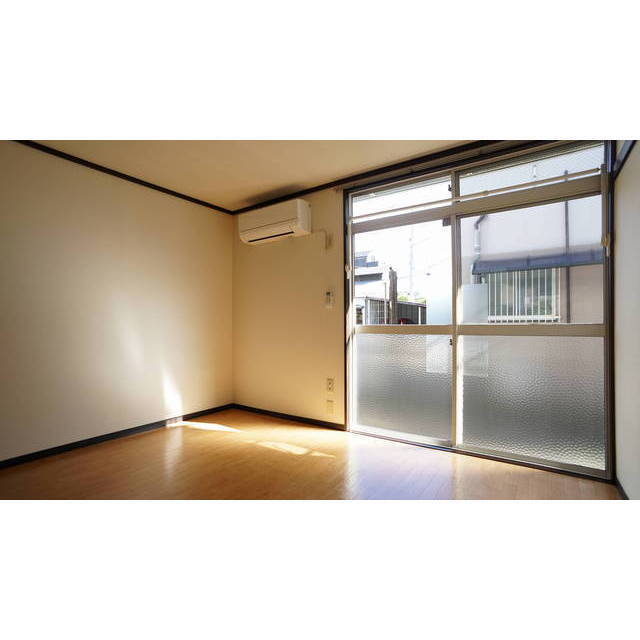 5.6帖の洋室!エアコン・収納あり!