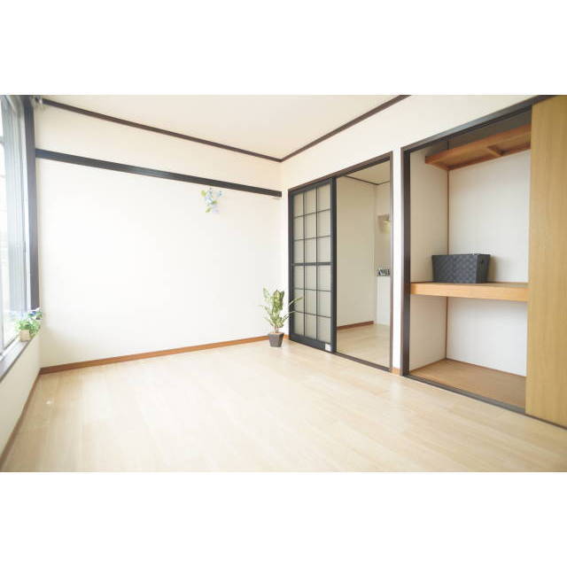 内部3段の1間収納付き♪