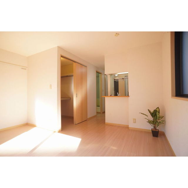 角部屋のため2面採光で明るいです☆