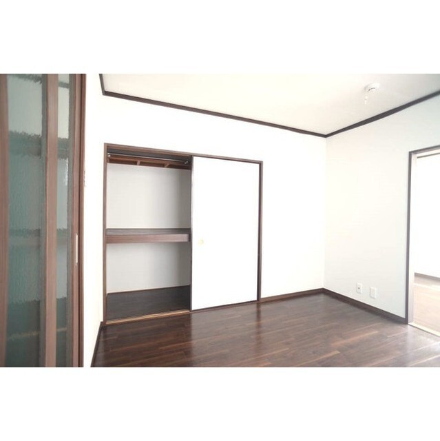 4.5帖の洋室にもたっぷりの収納です。