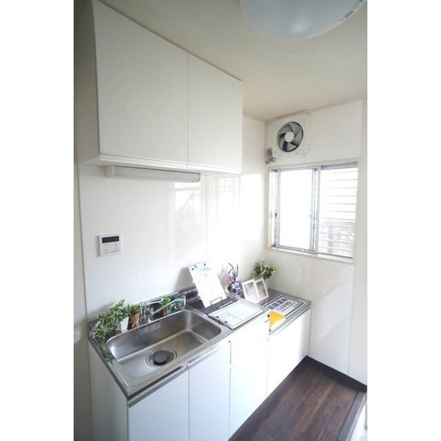 シングルレバーでお湯も直ぐにでます。