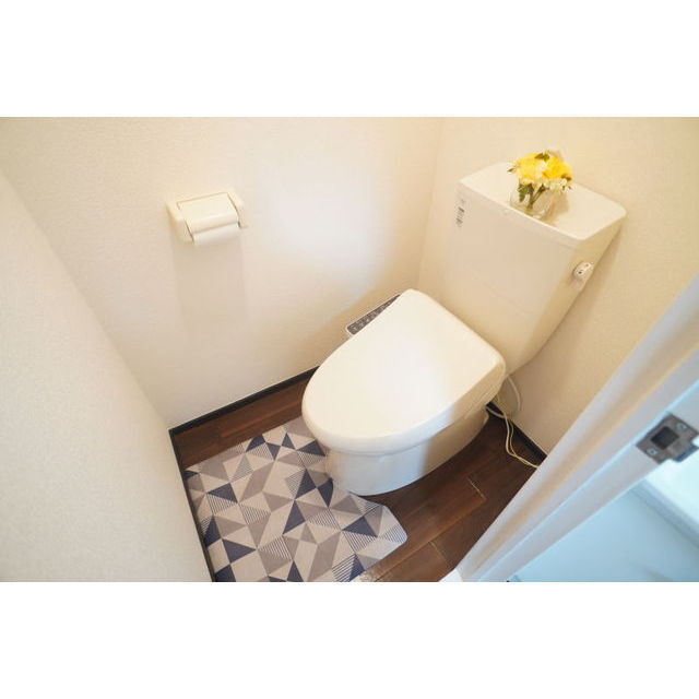 洗浄機能付便座を新設。