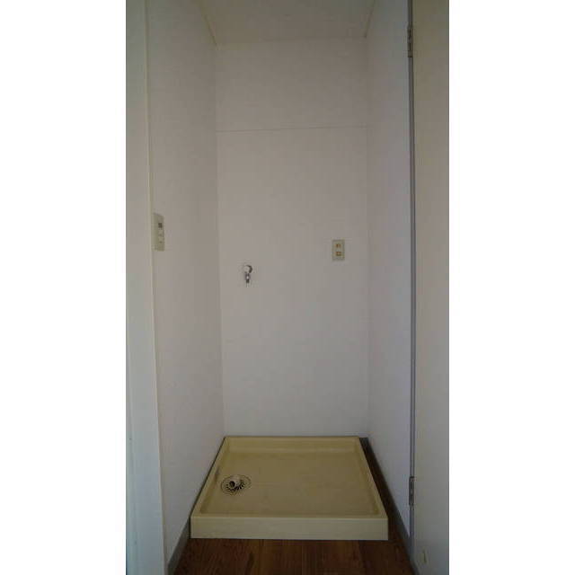 防水パンのある洗濯機置き場