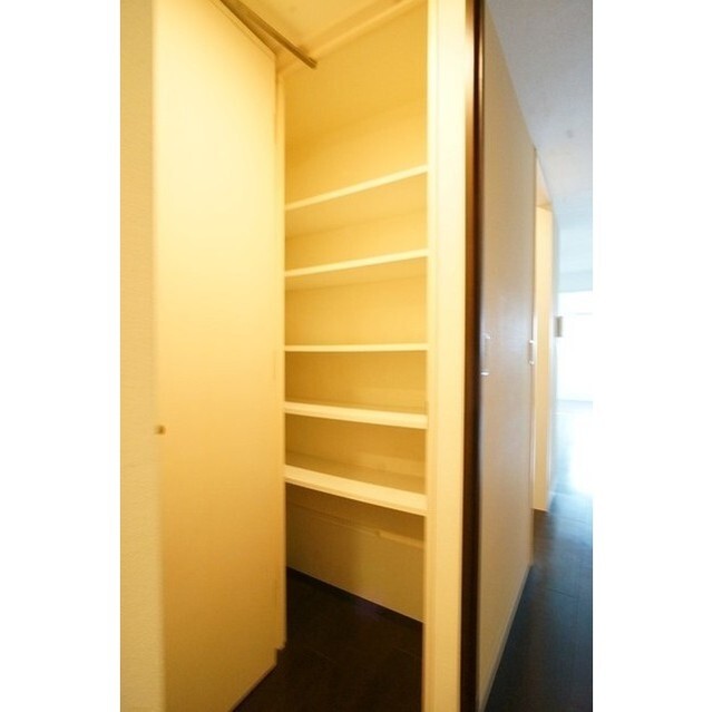 廊下にある収納スペース