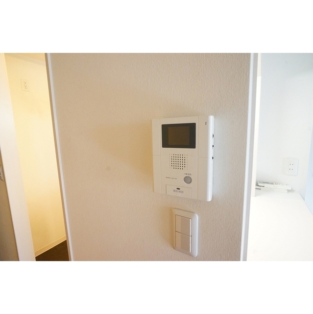 モニターホンで来訪者を確認出来ます