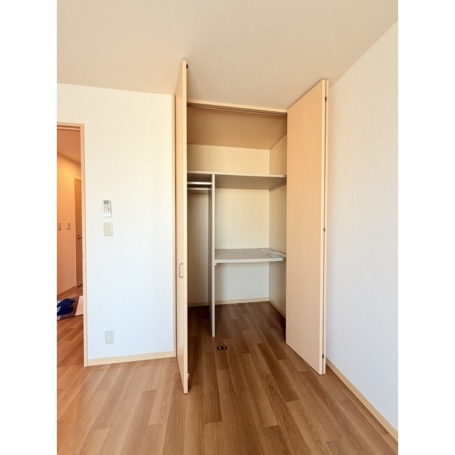 奥行きのある収納！布団や衣類などに