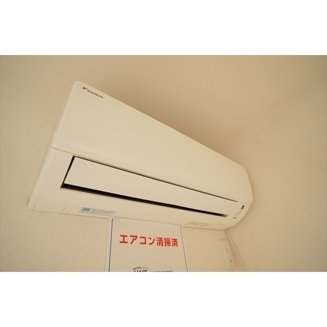 エアコンは1台完備！(別室写真)