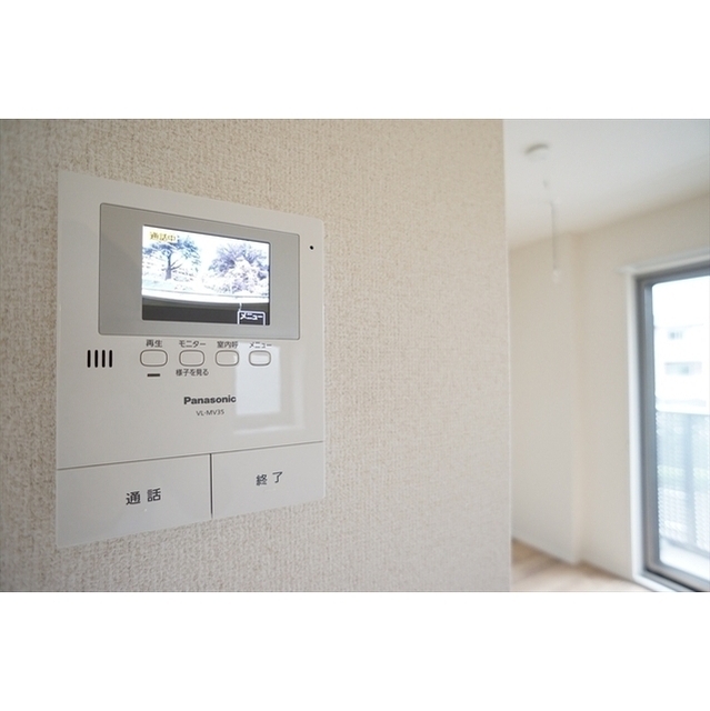 モニターホンで来訪者を確認！(別室写真)