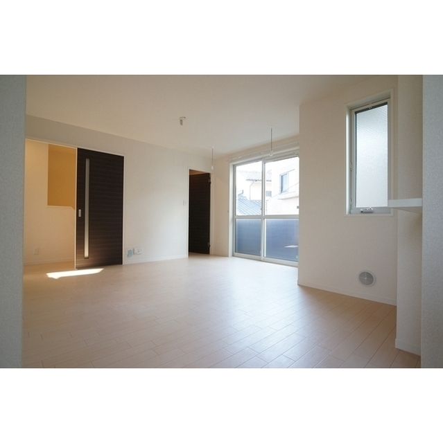 採光多く明るいリビングです