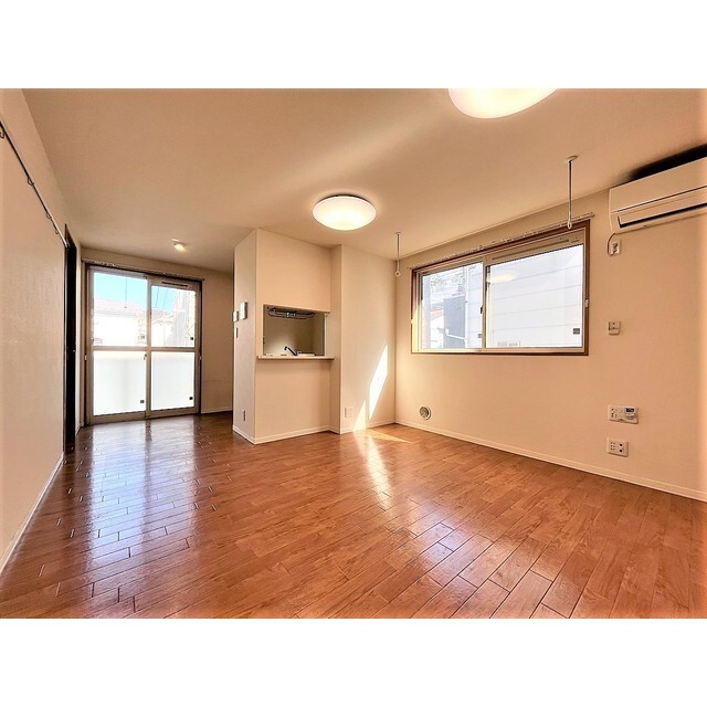 対面キッチンスタイル　角部屋2面採光です