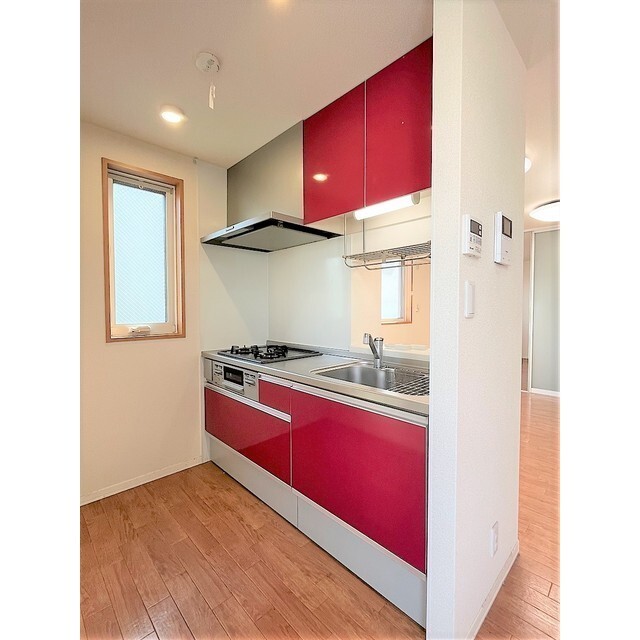 3口ガス！小窓で換気UP