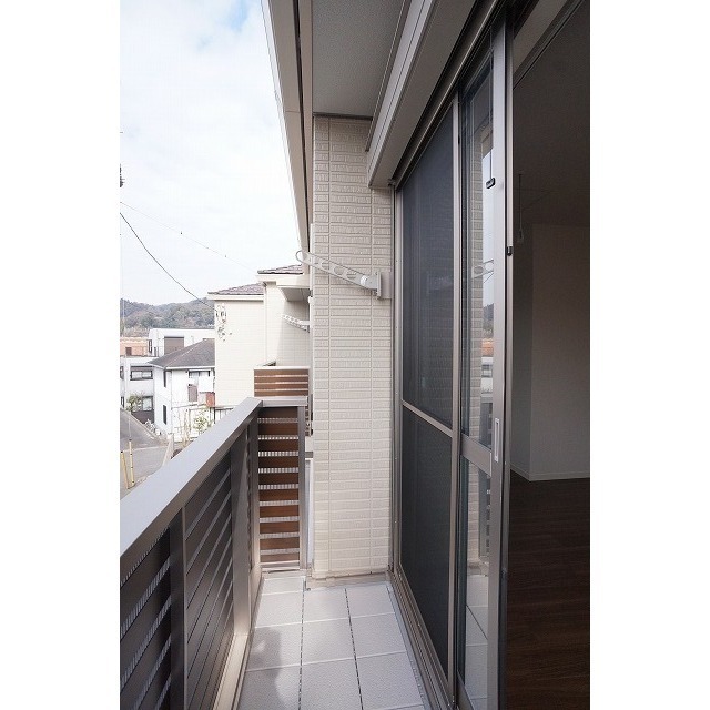 暮らしにゆとりを生むバルコニー付きのお部屋。