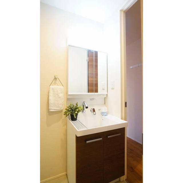 忙しい朝に便利な洗髪洗面化粧台