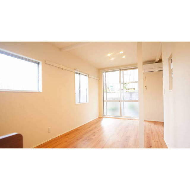 側面窓からの採光も良好です