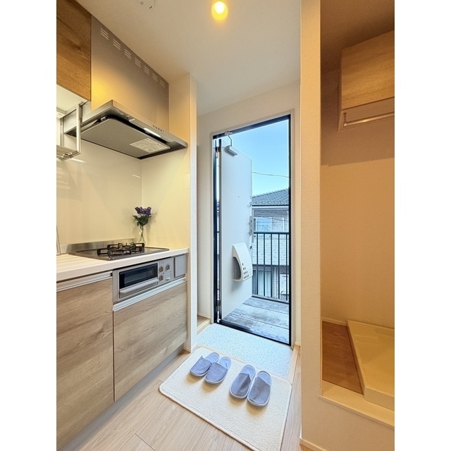 玄関にはオシャレな姿見付き♪