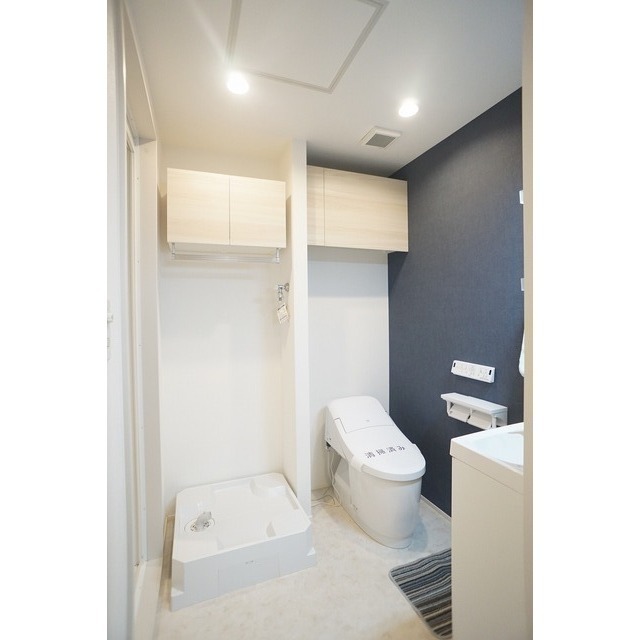 上部棚も便利なトイレスペース♪