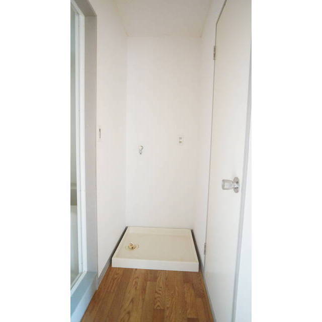 防水パンのある洗濯機置き場