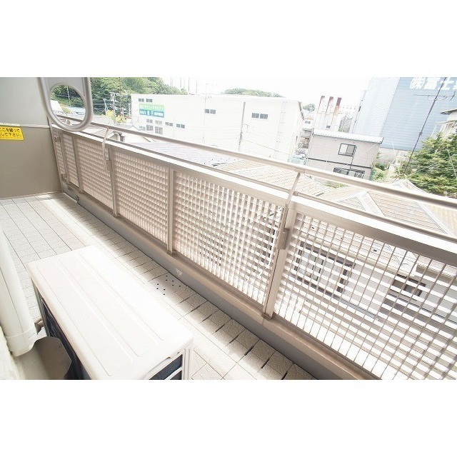 大きなバルコニーは日当たり良好♪