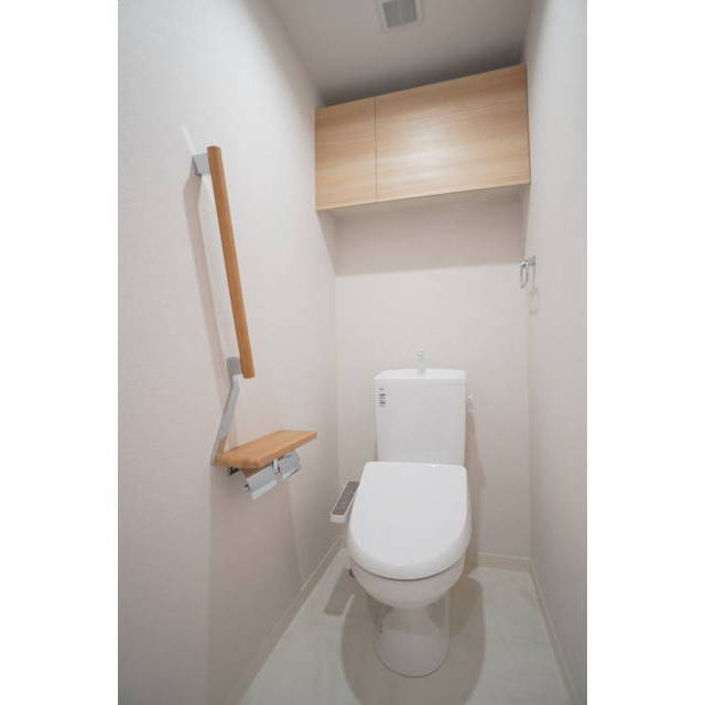 温水洗浄便座付のトイレ♪