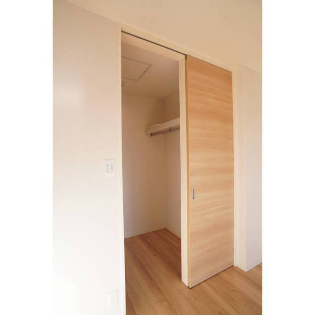 容量豊富なウォークインクローゼット♪