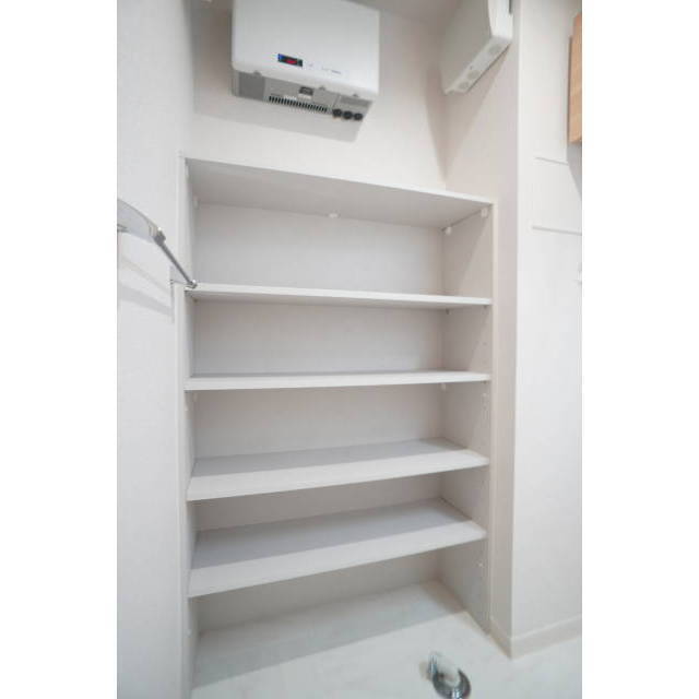 洗面所には便利なタオル棚♪