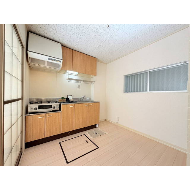 ガスコンロは残置物となります。