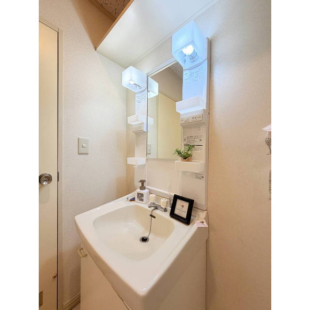 独立洗面化粧台で朝の身支度もバッチリ♪