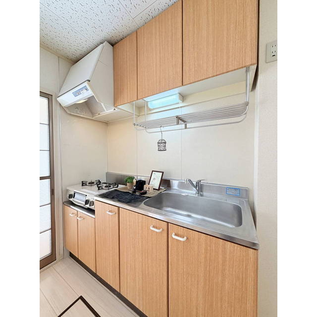 ガスコンロは残置物となります。