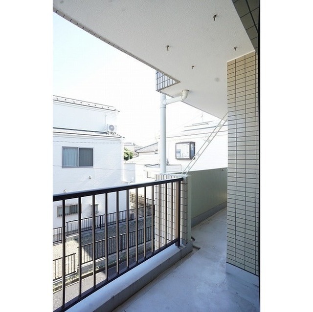 ２部屋にまたがる大きなバルコニー♪