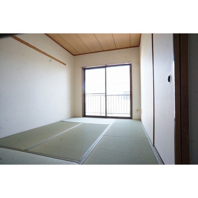 １部屋ある和室は落ち着く空間です♪