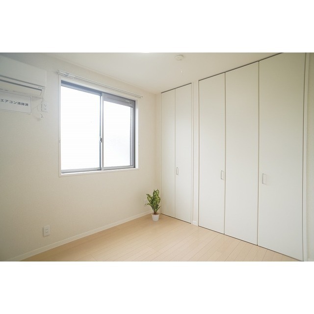 こちらは2階洋室