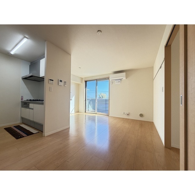 12.3帖のLDK。エアコン付快適な空間です。