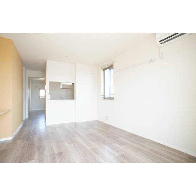 角部屋で窓の多い明るい居室♪
