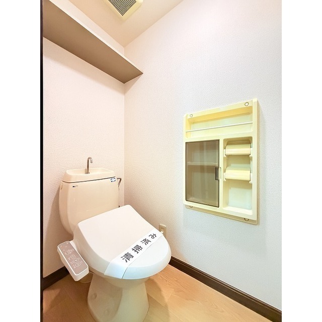 便利な洗浄・暖房機能付き便座です♪