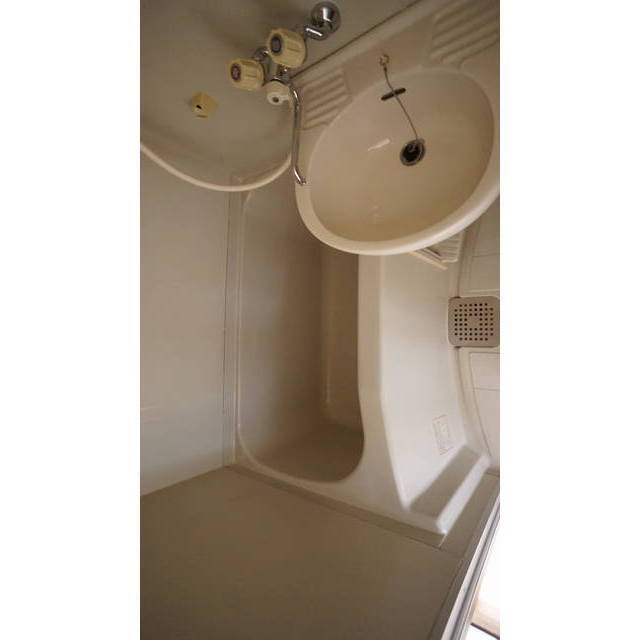 浴室と一体型の洗面ボウルです