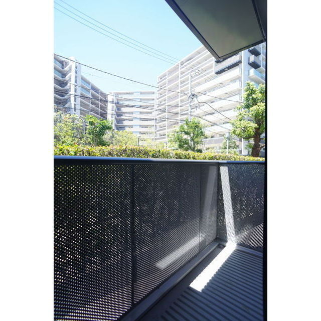 陽当たり良好な南向きバルコニー