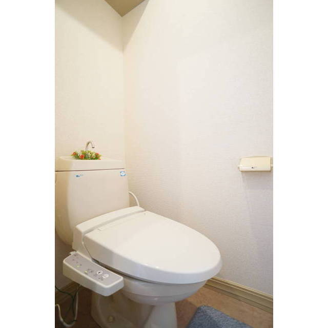 便利な洗浄・暖房機能付き便座です♪