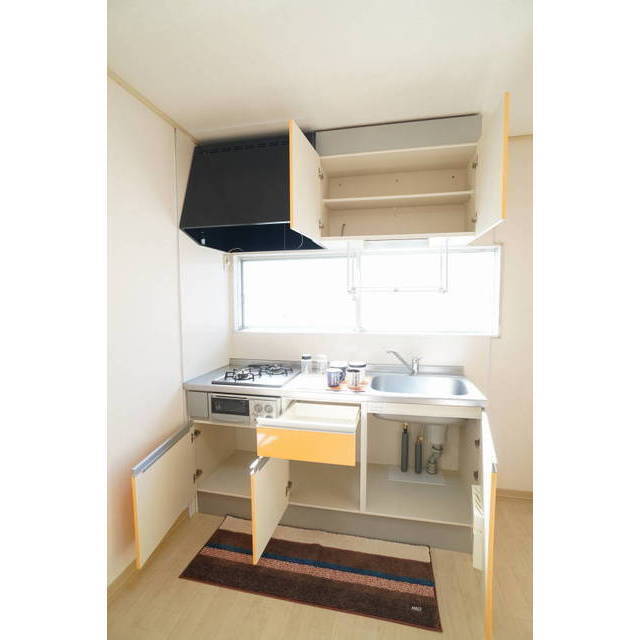 キッチン流し台の収納スペースです♪