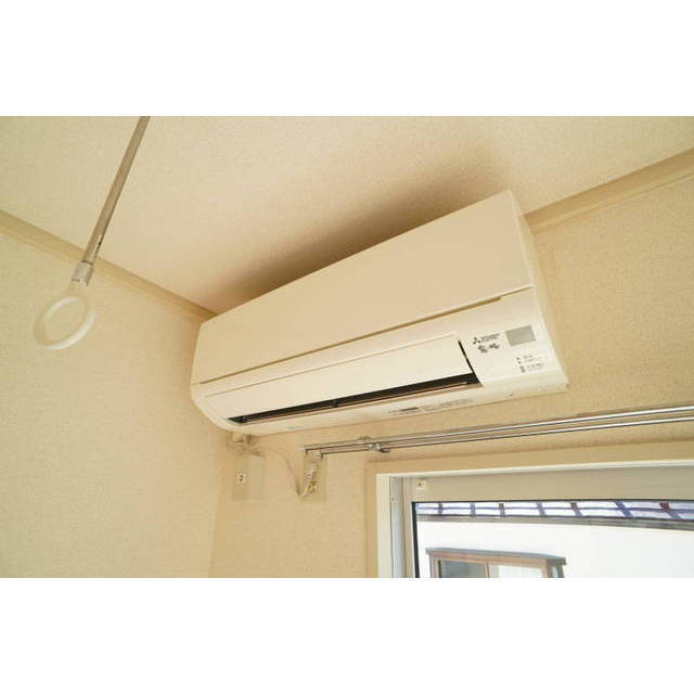 エアコンは5.4帖洋室に付いております♪