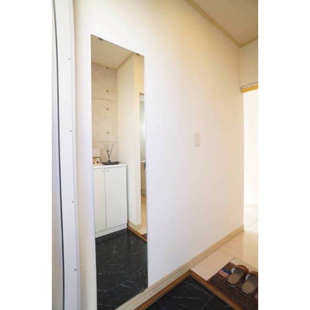 全身ミラーで身だしなみチェックできます♪