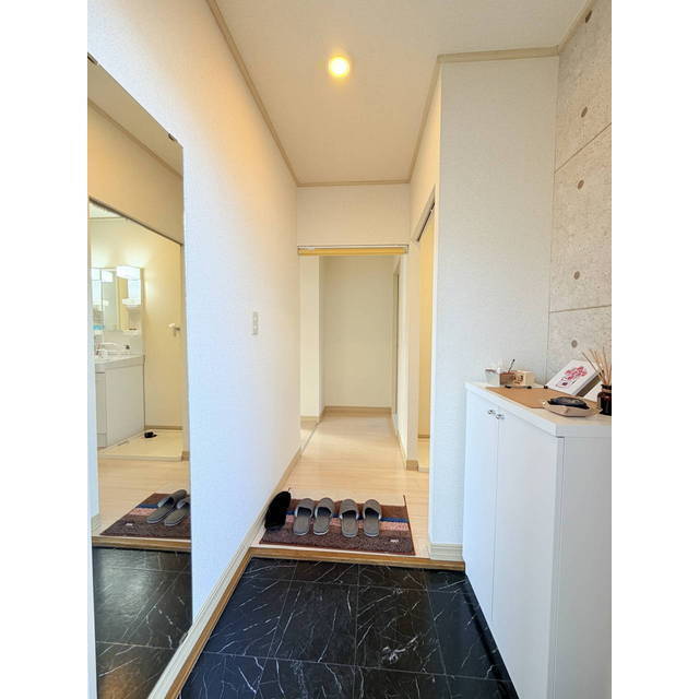 玄関ホールでプライベート空間を守ります♪