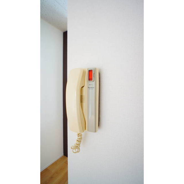 インターホンがございます。