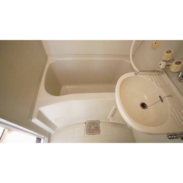 浴室と一体型の洗面ボウル