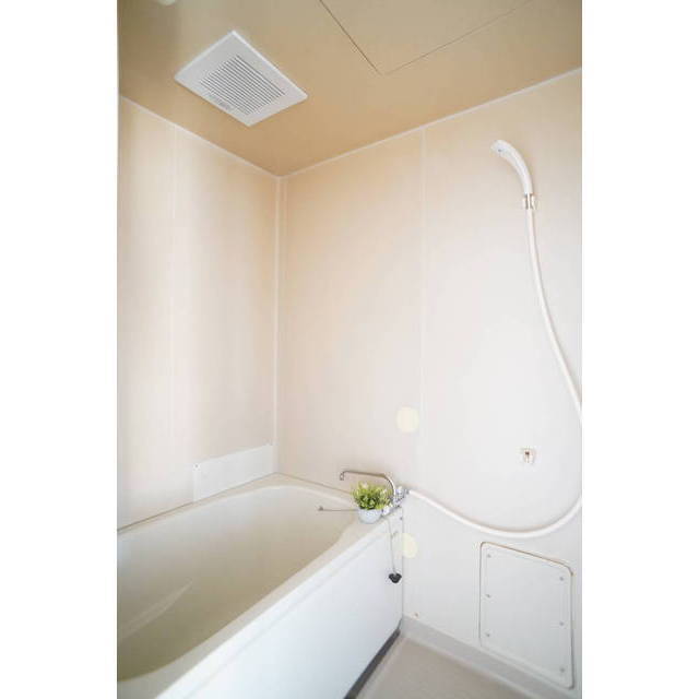 白基調でシンプルなバスルーム♪