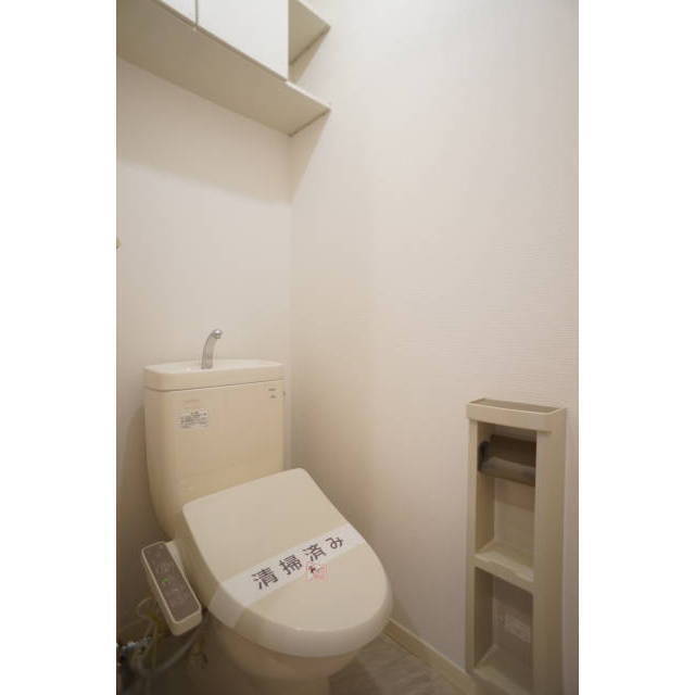 温水洗浄便座付のトイレ♪