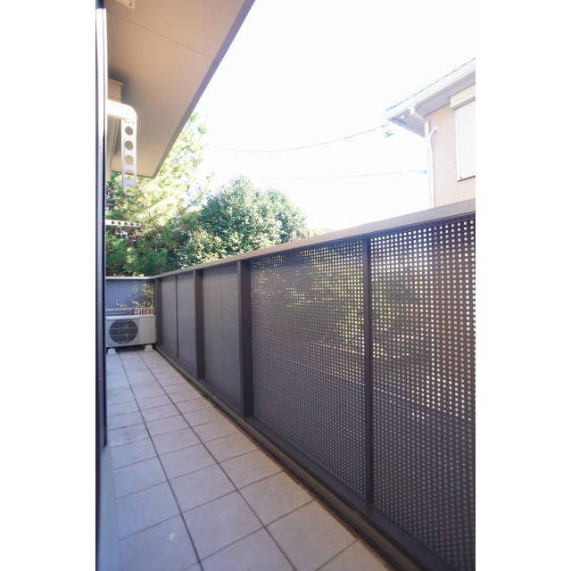 2部屋にまたがる広いバルコニー♪