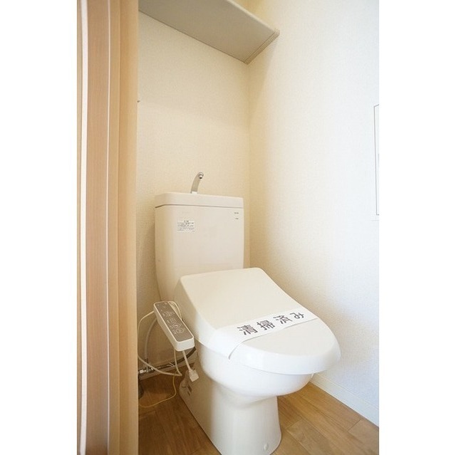 洗浄機能付き便座に上段に棚付き！