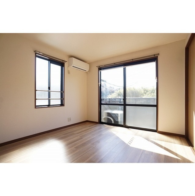 2F南側洋室は専用バルコニーがあります！